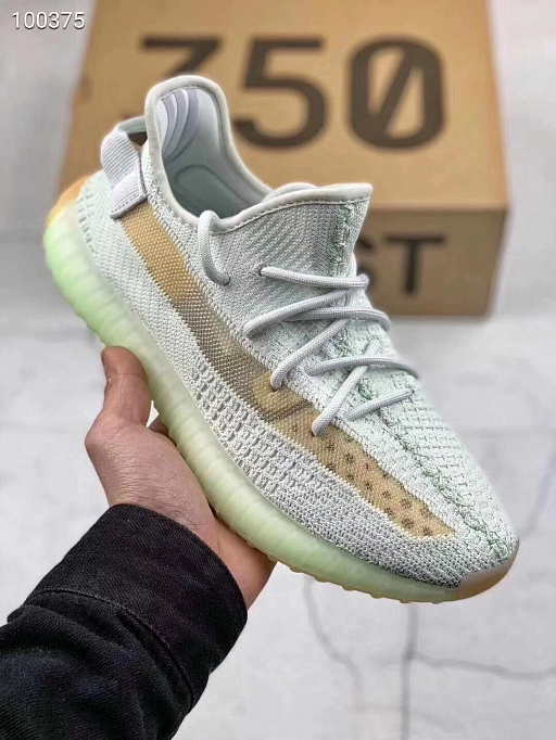 Кроссовки Yeezy