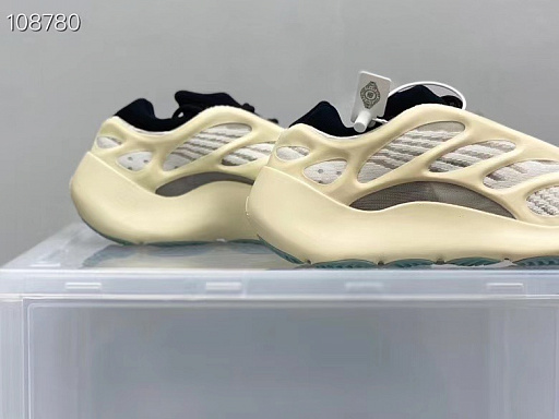 Кроссовки Yeezy