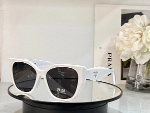 Очки Prada