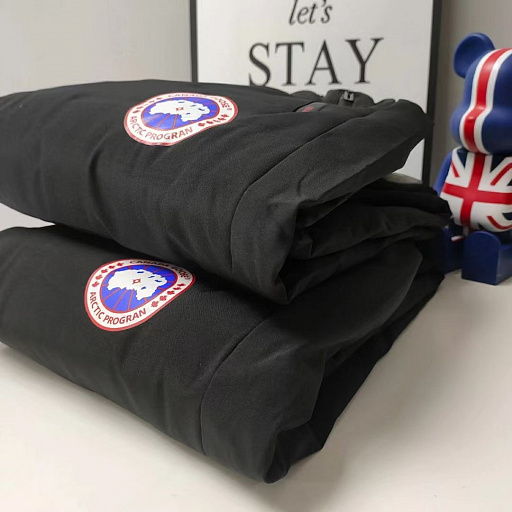 Спортивные брюки Canada Goose