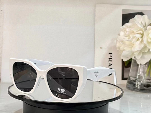 Очки Prada