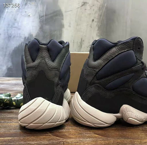 Кроссовки Yeezy