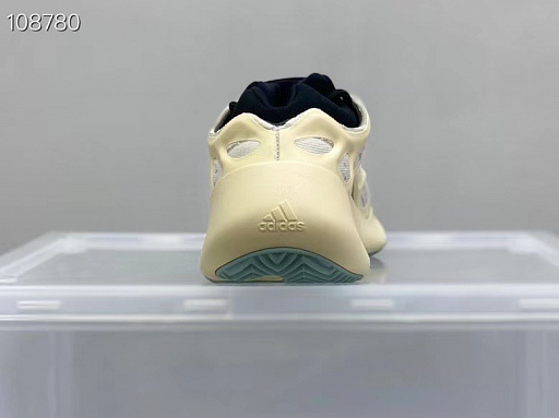 Кроссовки Yeezy