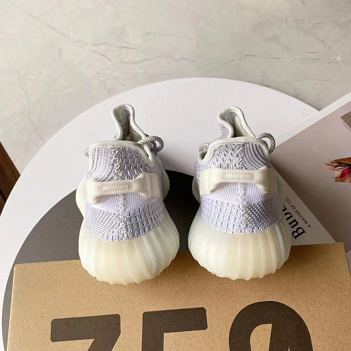 Кроссовки Yeezy